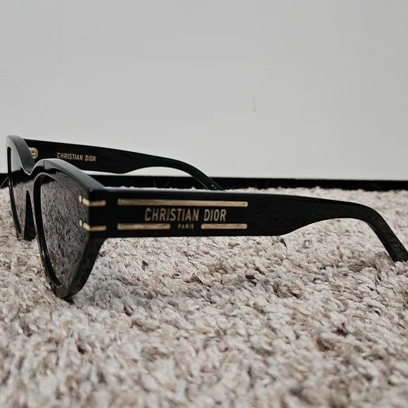 Dior Signature B2U Sunglasses - Picture 2 of 10